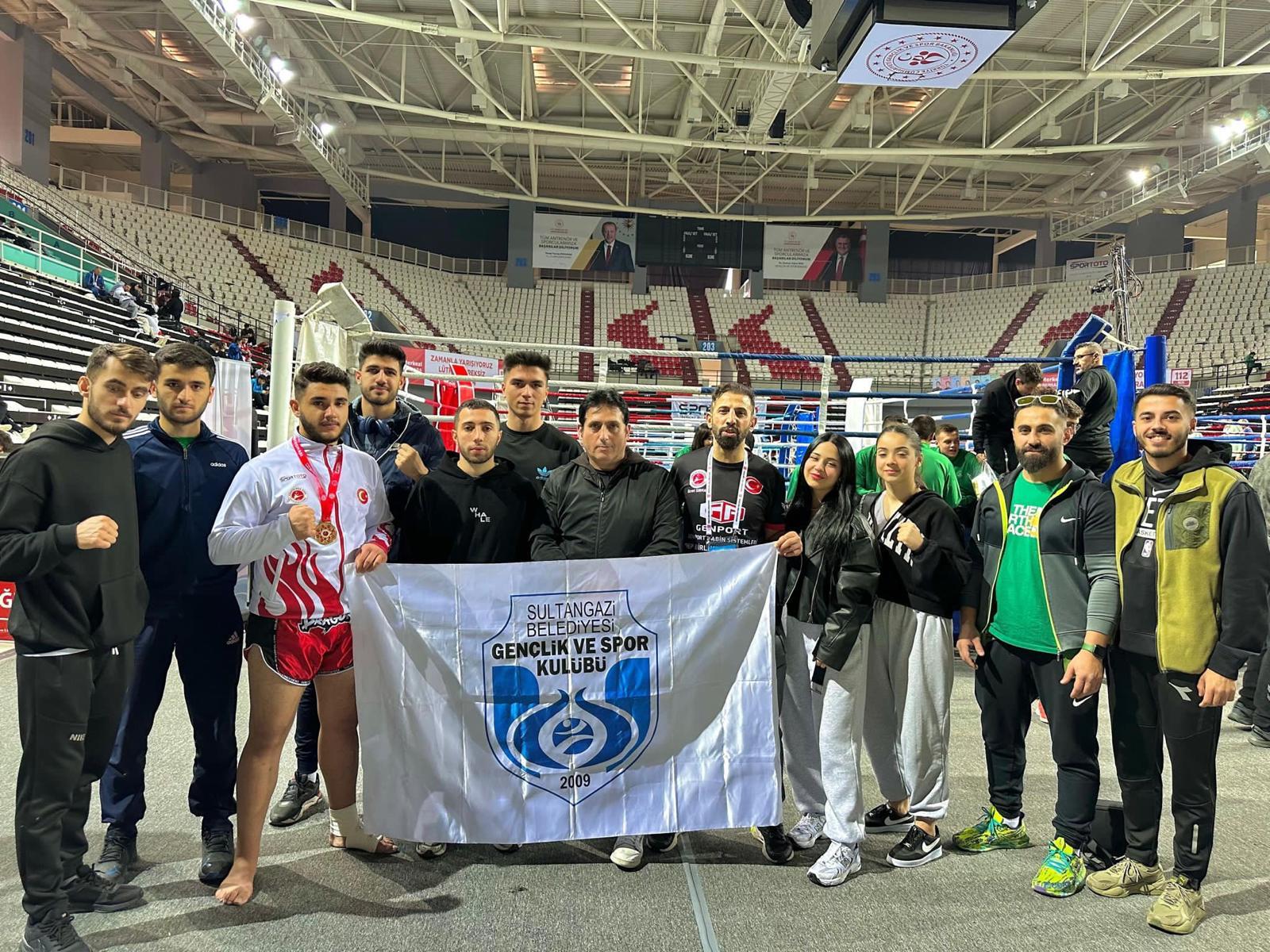 Sultangazili Genç Sporcu Kick Boks Türkiye Şampiyonu Oldu