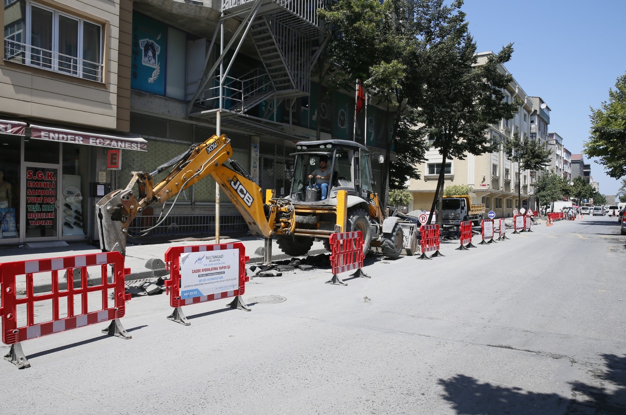 Modern ve Şık Aydınlatma Üniteleri, Çanakkale Şehitleri Caddesi’nin Çehresini Değiştiriyor