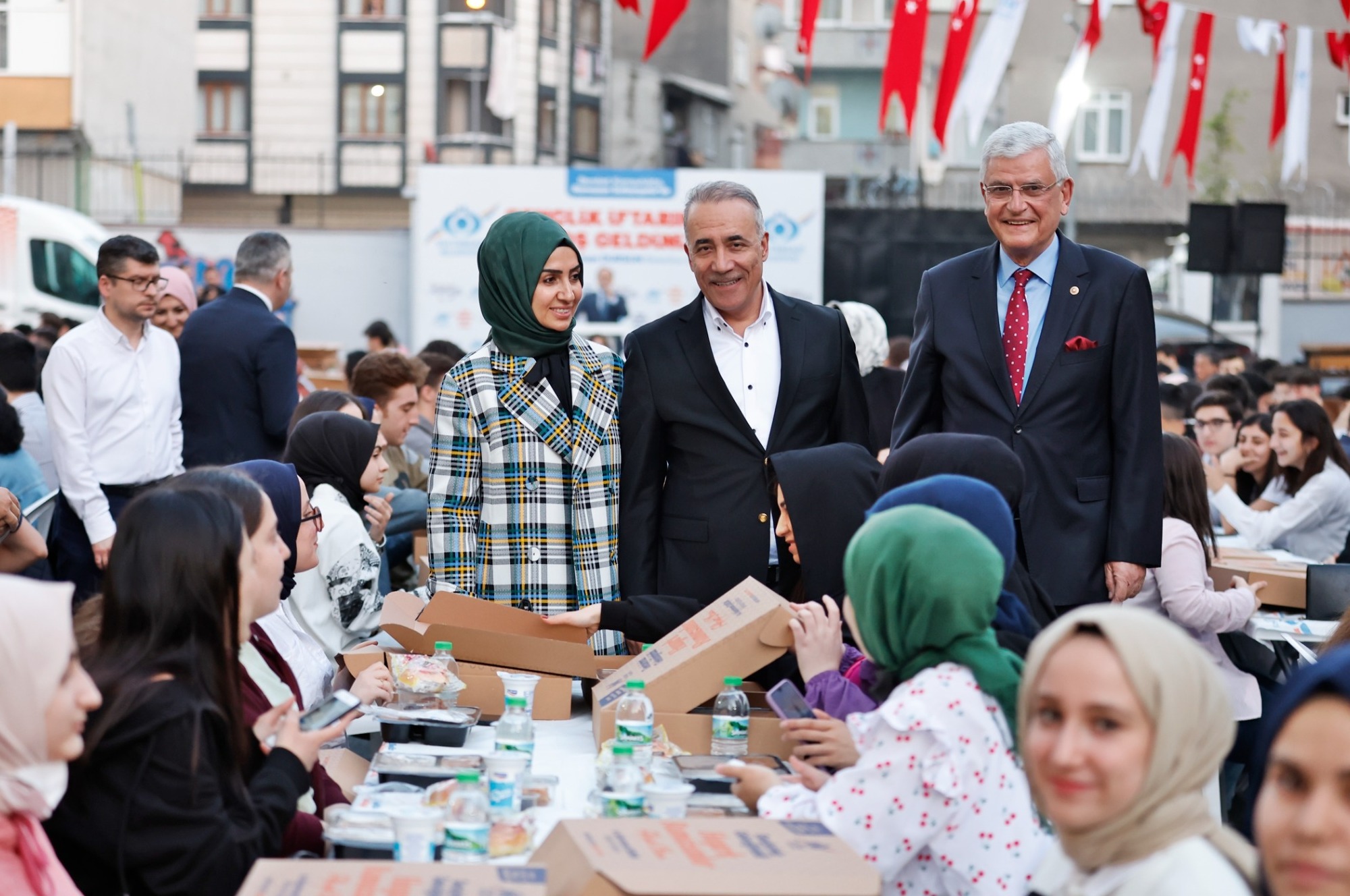 Sultangazi Belediyesi’nin Gençlik İftarının Konuğu Volkan Bozkır Oldu