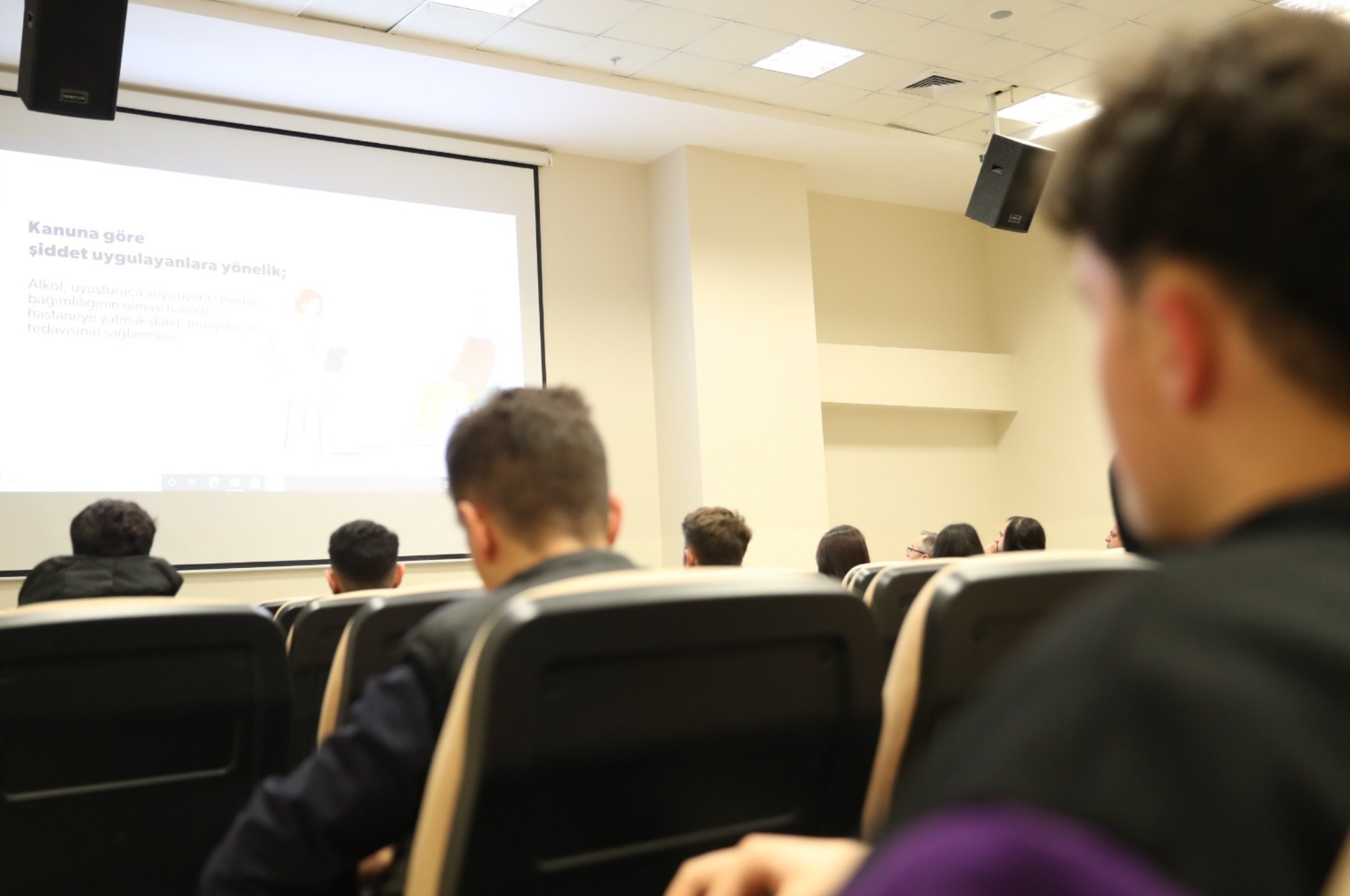 Sultangazi’de ‘Kadına Yönelik Şiddetle Mücadele Eğitimi’ Semineri